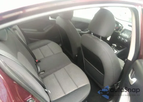 2018 Kia Forte Lx z USA, uszkodzony, nr VIN 3KPFL4A71JE194437